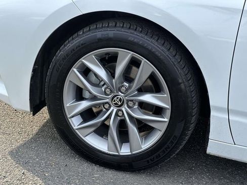 Used 2022 Toyota Avalon XLE image 8