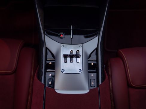 Used 2025 Ferrari Purosangue AWD/4WD image 41