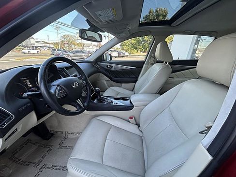 Used 2016 INFINITI Q50 Premium w/ Driver Assistance Package image 4