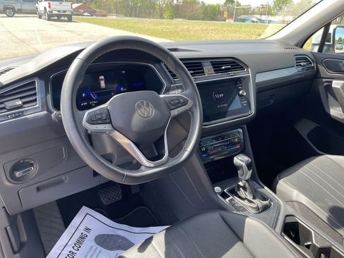 Used 2023 Volkswagen Tiguan SE image 22