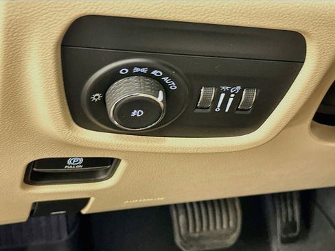 Used 2023 Jeep Grand Cherokee L Limited w/ Luxury Tech Group II AWD/4WD image 17