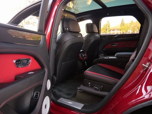 Used 2022 Bentley Bentayga image 21