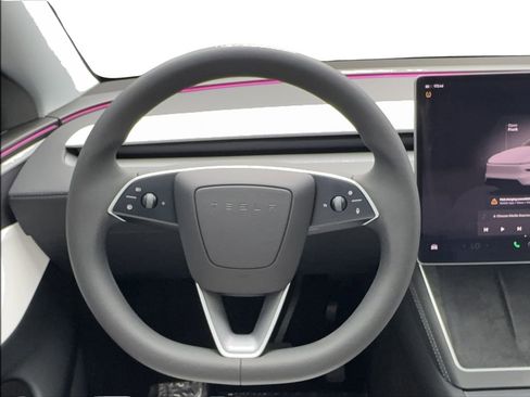 Used 2026 Tesla Model Y 2WD image 34