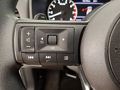 Used 2024 Nissan Rogue S AWD/4WD image 9