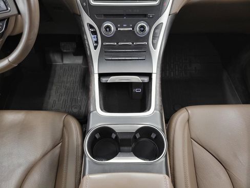 Used 2017 Lincoln MKX Reserve AWD/4WD image 17