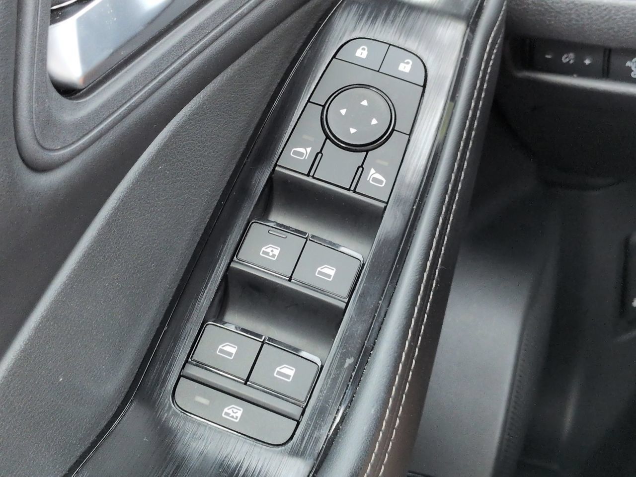 Used 2026 Nissan Rogue SV FWD image 23