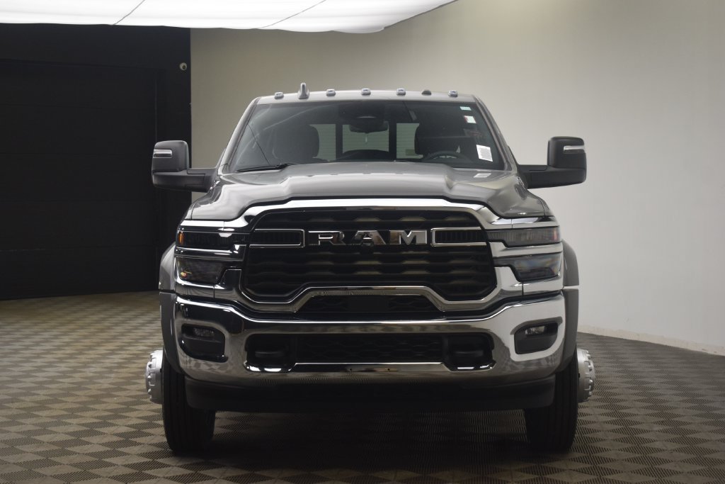 New 2026 RAM 5500 4x4 Crew Cab image 2