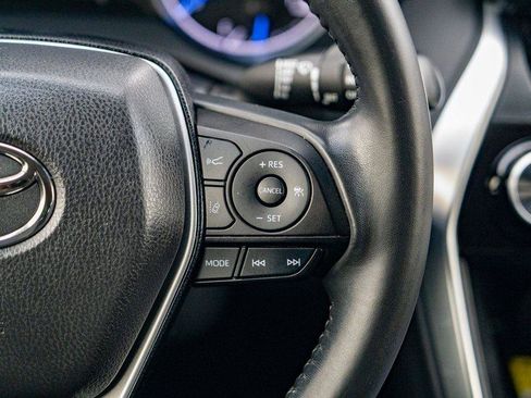 Used 2021 Toyota Venza LE image 24