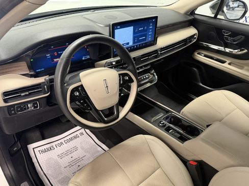 Used 2025 Lincoln Corsair Grand Touring w/ Equipment Group 301A AWD/4WD image 4