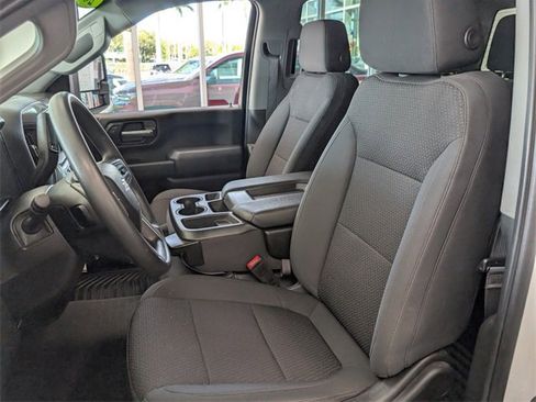 Used 2022 Chevrolet Silverado 2500 Custom w/ Custom Value Package image 5