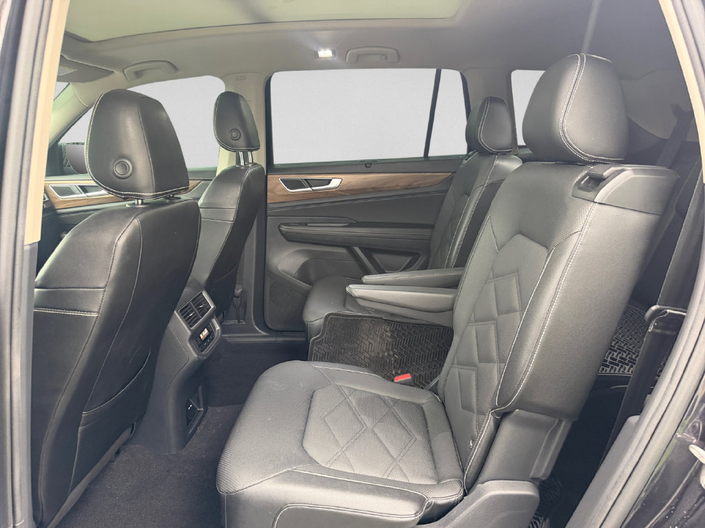 Used 2024 Volkswagen Atlas SE w/ Panoramic Sunroof Package FWD image 26