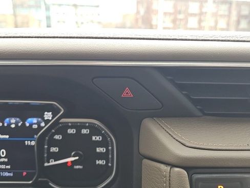 Used 2021 GMC Yukon Denali w/ Denali Premium Package image 38