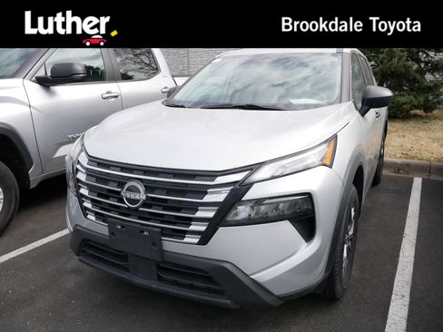 Used 2024 Nissan Rogue S image 1