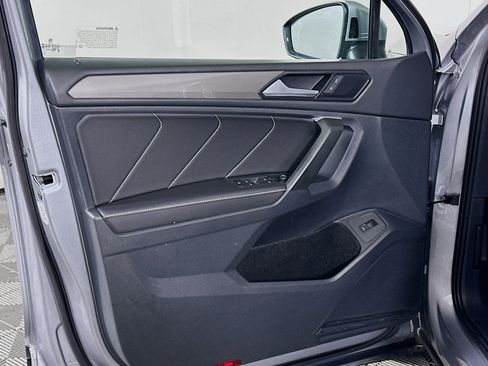 Used 2024 Volkswagen Tiguan SE image 15
