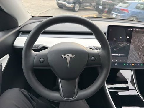 Used 2020 Tesla Model Y Long Range image 11