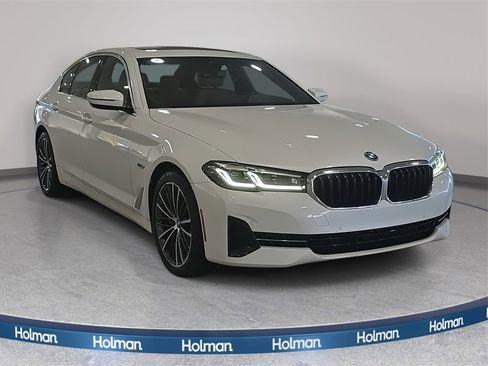 Used 2023 BMW 530e w/ Premium Package image 4