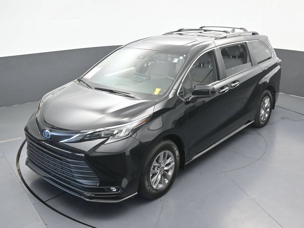 Used 2025 Toyota Sienna XLE w/ XLE Plus Package FWD image 50