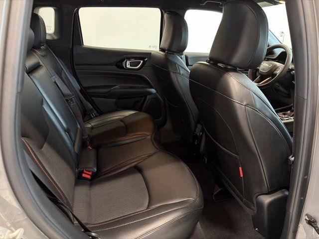 Used 2023 Jeep Compass Trailhawk w/ Trailhawk Convenience Group AWD/4WD image 37