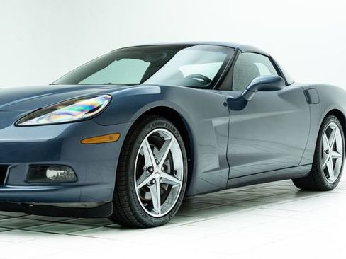 Used 2011 Chevrolet Corvette Coupe w/ 1LT image 9