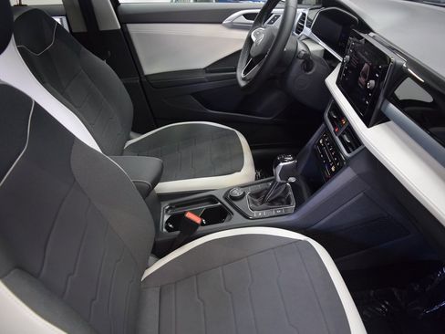 New 2025 Volkswagen Taos SE image 7