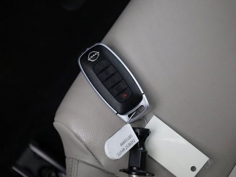 Certified 2025 Nissan Rogue SL image 27