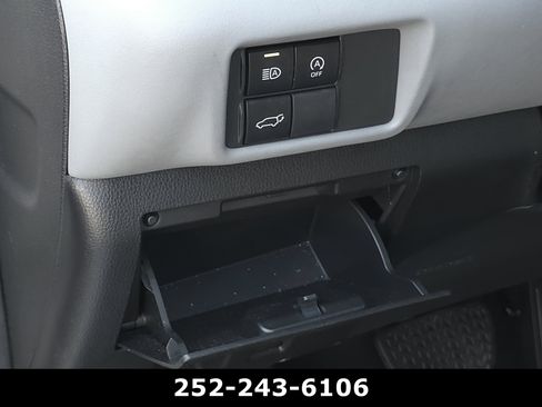 Used 2023 Toyota Highlander XLE FWD image 23
