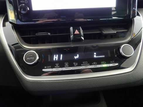 Used 2023 Toyota Corolla LE image 32