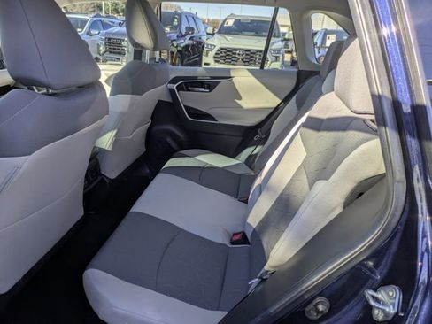 Used 2021 Toyota RAV4 XLE image 28