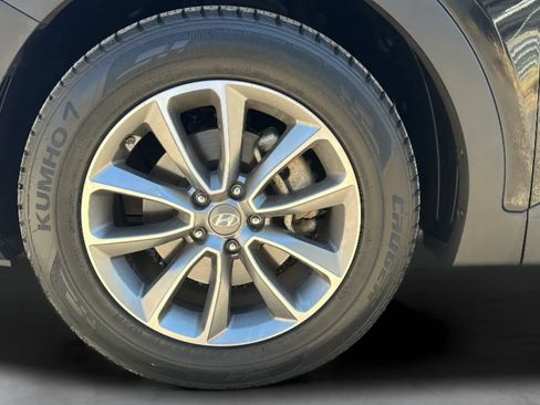 Used 2018 Hyundai Santa Fe SE FWD image 36