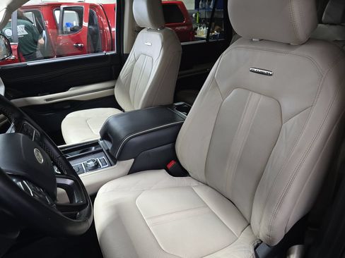 Used 2022 Ford Expedition Platinum AWD/4WD image 18
