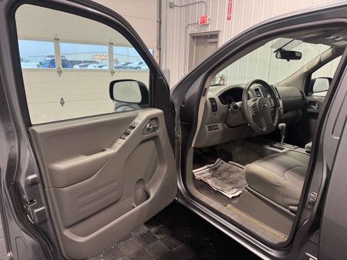 Used 2018 Nissan Frontier SV image 9