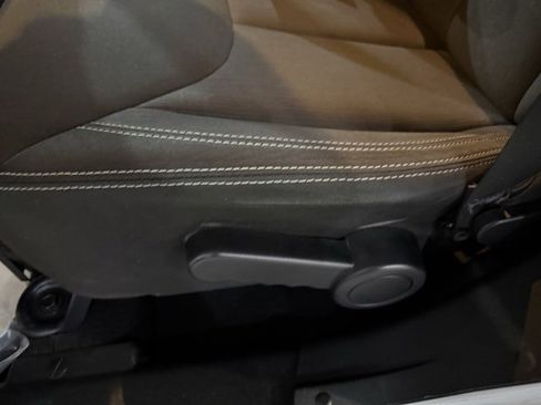 Used 2018 Jeep Wrangler Unlimited Sahara w/ Connectivity Group image 11