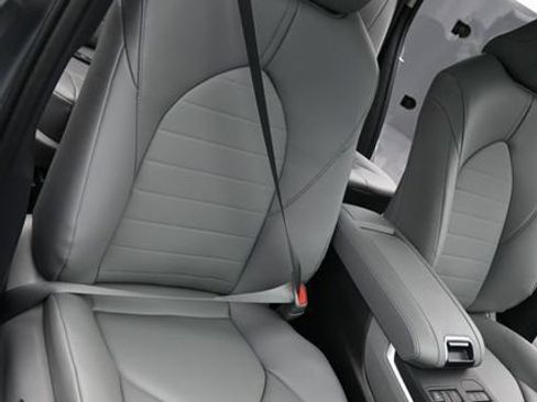 Used 2026 Toyota Highlander XLE image 17