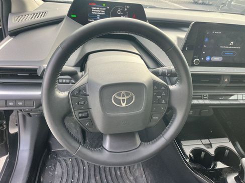 Used 2024 Toyota Prius LE FWD image 16