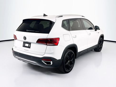 Used 2023 Volkswagen Taos SE FWD image 5