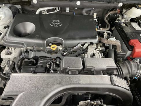 Used 2021 Toyota RAV4 LE AWD/4WD image 27