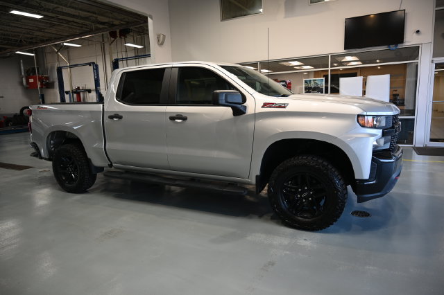 Used 2019 Chevrolet Silverado 1500 Custom Trail Boss w/ Custom Convenience Package AWD/4WD image 4