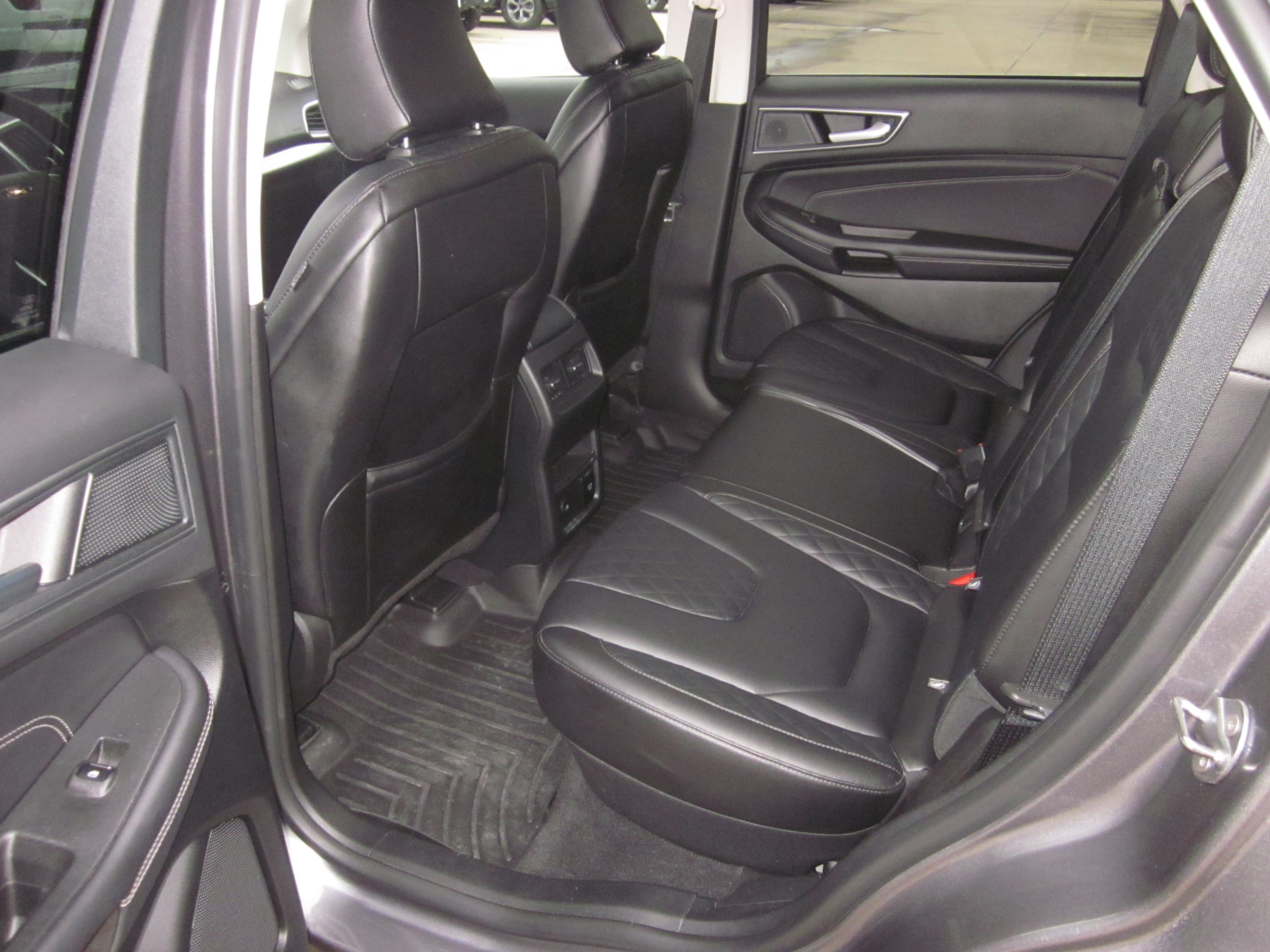 Used 2024 Ford Edge Titanium AWD/4WD image 11