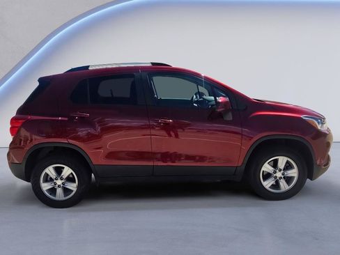 Used 2022 Chevrolet Trax LT w/ LT Convenience Package AWD/4WD image 7