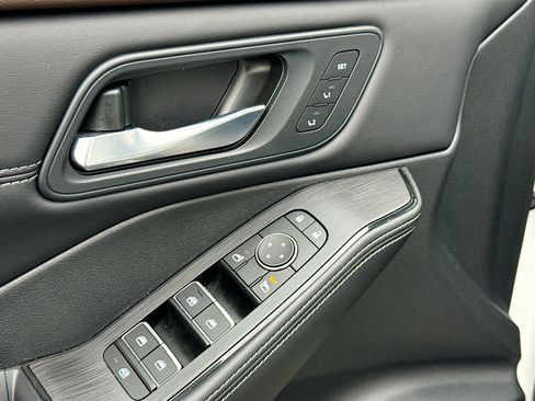 Certified 2023 Nissan Rogue SL w/ SL Premium Package image 8