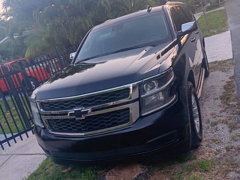 Used 2018 Chevrolet Suburban LT image 12