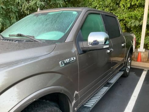 Used 2018 Ford F150 Lariat w/ Equipment Group 502A Luxury AWD/4WD image 12