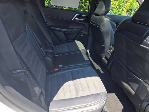 New 2026 Mitsubishi Outlander AWD image 7