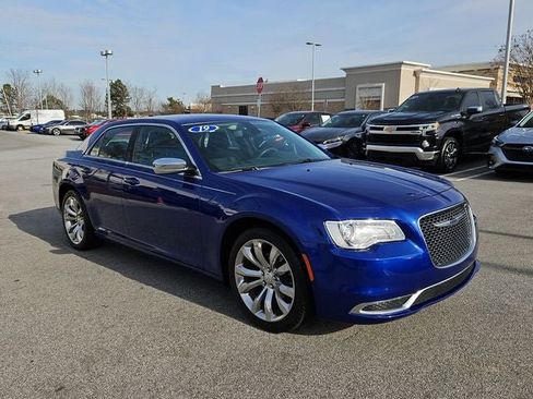 Used 2019 Chrysler 300 Touring w/ Chrome Appearance Package image 8