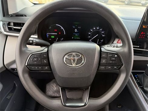 Used 2022 Toyota Sienna LE image 12