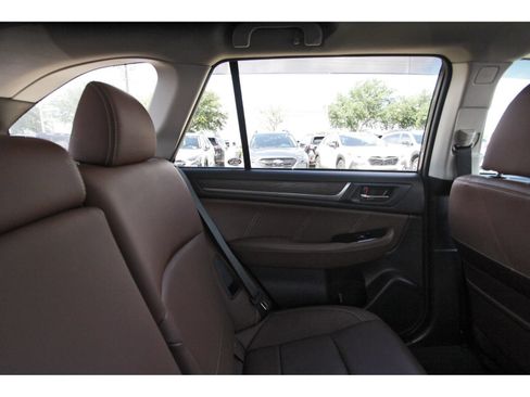 Used 2019 Subaru Outback 3.6R Touring AWD/4WD image 12