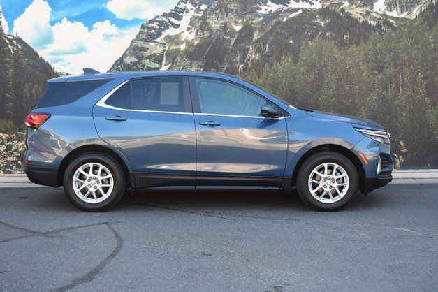Used 2024 Chevrolet Equinox LT AWD/4WD image 2
