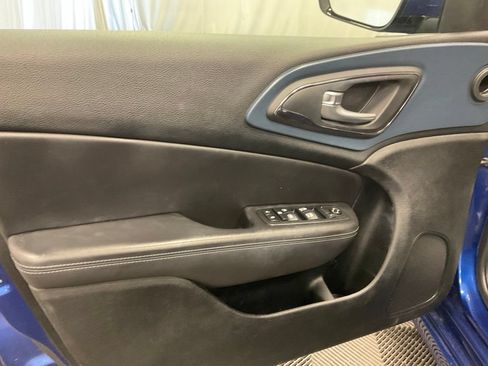 Used 2015 Chrysler 200 S FWD image 14