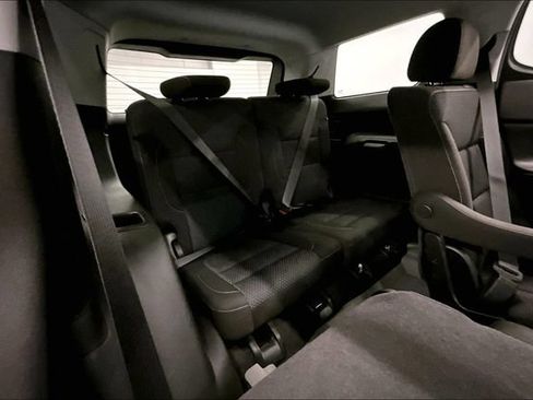 Used 2023 GMC Acadia SLE w/ Driver Convenience Package FWD image 32