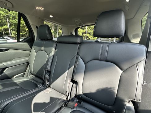 Used 2024 Honda Pilot Touring image 10